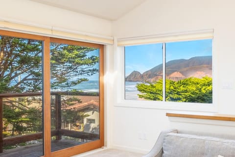 Oceanview Beach Home Walk to Beach Trails Food Family Activities House in Montara