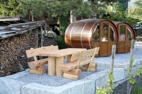 Schlaf-Fass Maienfeld Bed and Breakfast in Vorarlberg, Austria