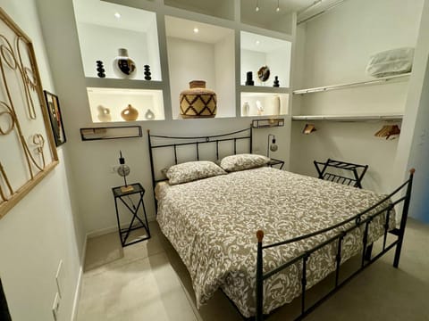 Bed, Photo of the whole room, Bedroom, air conditioner