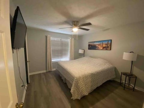 Recently Renovated Condo! Apartment in Athens