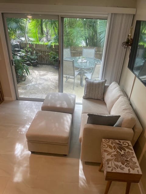 Coastal Townhome in Jupiter 1 mile to beach! House in Jupiter