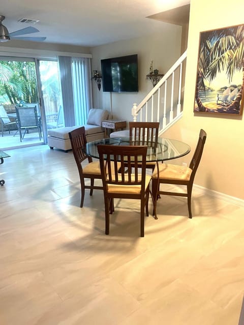 Coastal Townhome in Jupiter 1 mile to beach! House in Jupiter