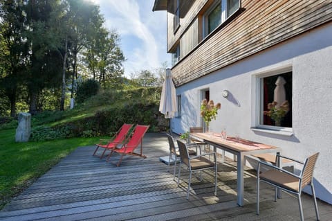 Property building, Day, Garden, Balcony/Terrace, Seating area, Dining area, sunbed