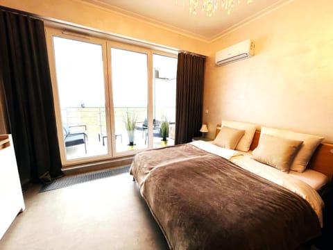 Bed, Bedroom, air conditioner