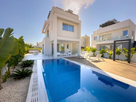 Property building, Pool view, Swimming pool, Swimming pool