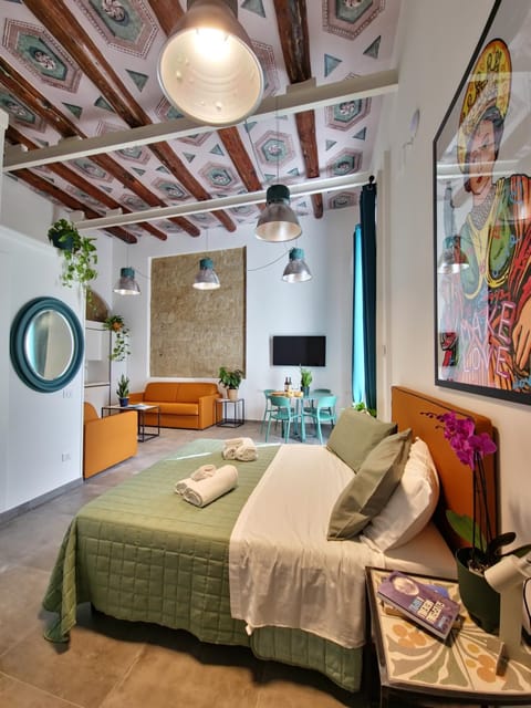 Bed, TV and multimedia, Photo of the whole room, Seating area