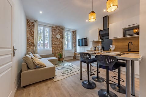 Communal lounge/ TV room, TV and multimedia, Kitchen or kitchenette, Living room, Lounge or bar, Dining area, minibar, pet friendly, stove