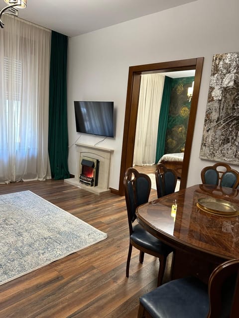 TV and multimedia, Living room, Seating area, Dining area