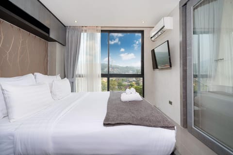Bed, TV and multimedia, View (from property/room), Photo of the whole room, Bedroom