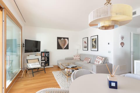 TV and multimedia, Living room, Seating area, Sea view