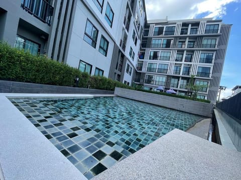 Property building, Day, Pool view, Swimming pool