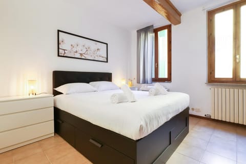 Bed, Photo of the whole room, Bedroom, internet, towels
