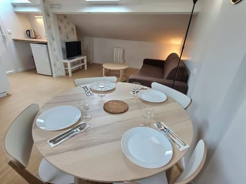 Au bord du canal G *Paris*Disney*Gare* Apartment in Chelles