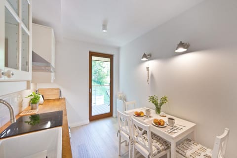 TV and multimedia, Coffee/tea facilities, Balcony/Terrace, Kitchen or kitchenette, Living room, Fitness centre/facilities, Seating area, Dining area, Area and facilities