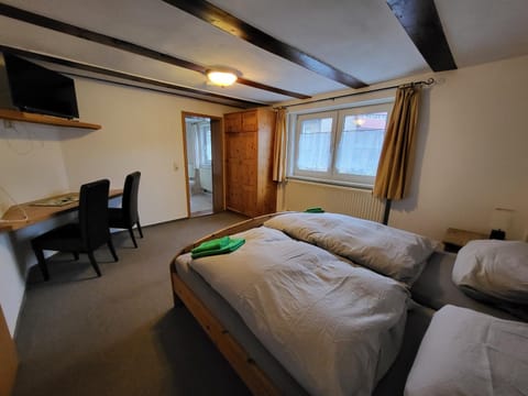 Bed, TV and multimedia, Seating area, Bedroom