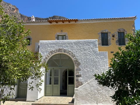 Property building, Facade/entrance