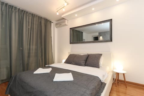 Bed, Bedroom, air conditioner