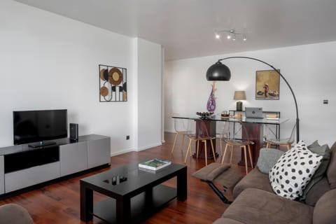 Communal lounge/ TV room, TV and multimedia, Living room, Dining area