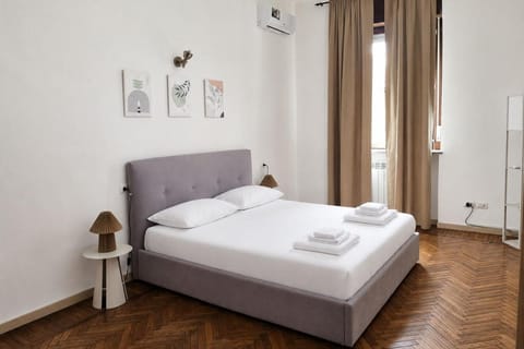 Bed, Photo of the whole room, Bedroom, towels, air conditioner
