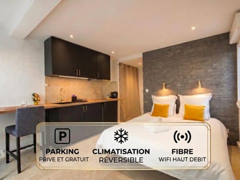 Bed, Kitchen or kitchenette, Photo of the whole room, Bedroom