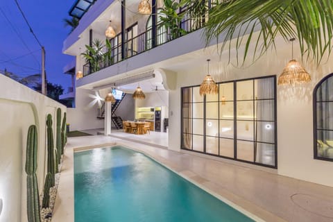 Property building, Patio, Night, Balcony/Terrace, Living room, Dining area, On site, Pool view, Swimming pool, Parking