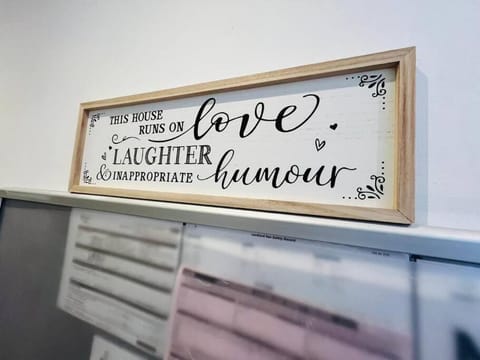 4 Bed 4 Bath 6 Guest Lovely home House in Newcastle-under-Lyme