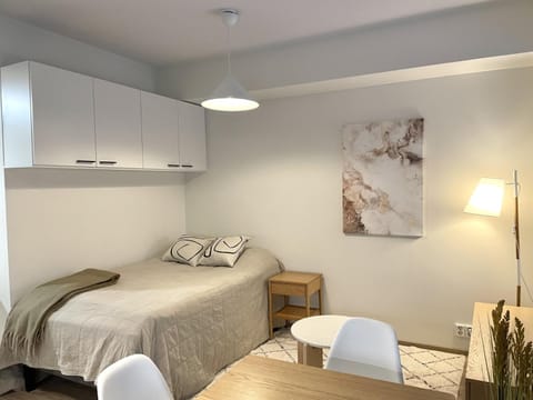 Bed, Photo of the whole room, Seating area