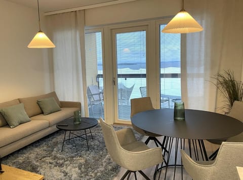 Seating area, Dining area, Lake view