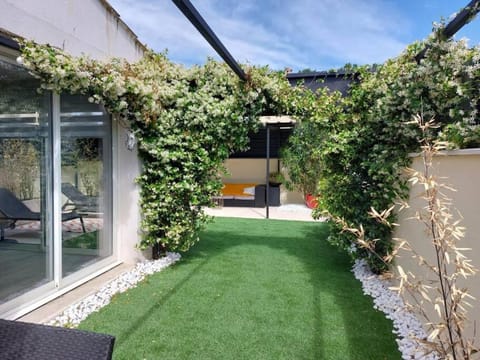 Garden, Balcony/Terrace