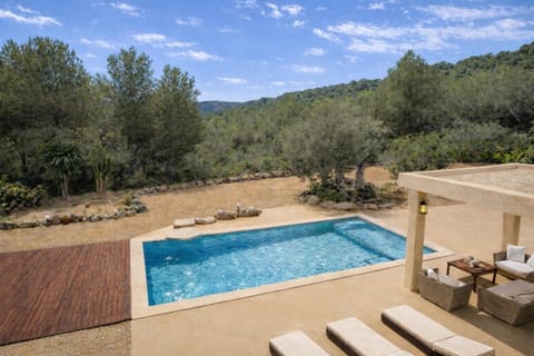 Spring, Day, Natural landscape, Mountain view, Pool view, Swimming pool, sunbed
