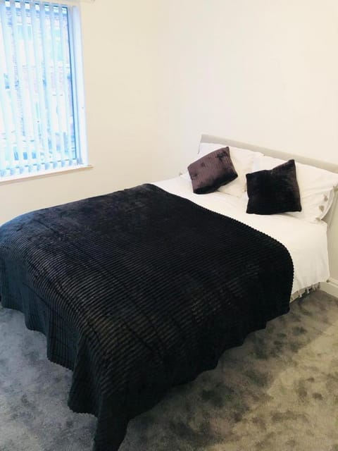Luxury Double & Single Rooms with En-suite Private bathroom in City Centre Stoke on Trent Bed and Breakfast in Newcastle-under-Lyme