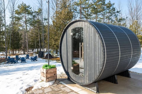 Barrel Sauna Luxury Walk to Northern Haus House in Sister Bay