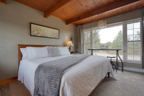 Bed, Bedroom, Mountain view, Mountain view