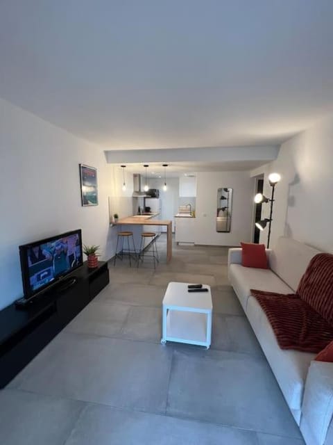 Kitchen or kitchenette, Living room