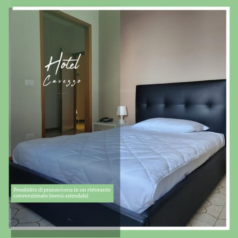 Bed, Photo of the whole room, Bedroom, Text overlay