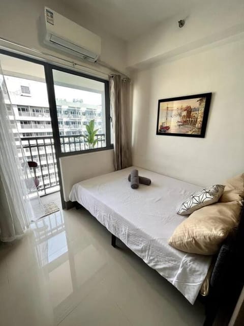 Bed, Bedroom, air conditioner