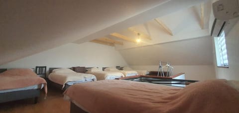 Bed, Living room, Photo of the whole room, Seating area, Bedroom, air conditioner