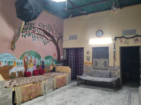 Photo of the whole room, Seating area