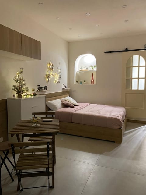 Bed, Living room, Photo of the whole room, Dining area, Bedroom, hair dresser