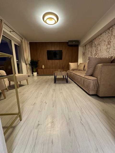 TV and multimedia, Living room, Evening entertainment