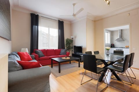 TV and multimedia, Kitchen or kitchenette, Living room, Dining area