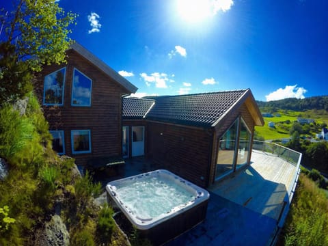 Property building, Patio, Day, Hot Tub, Balcony/Terrace