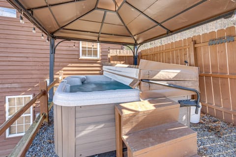 Marble Vacation Rental with Hot Tub and Fire Pit House in Tennessee