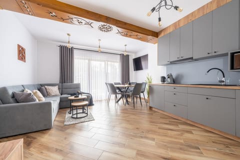 Kitchen or kitchenette, Living room, Seating area, Dining area
