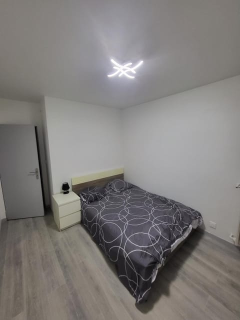 chambre neuve dans un logement partager a 10 minute du circuit Apartment in Le Mans