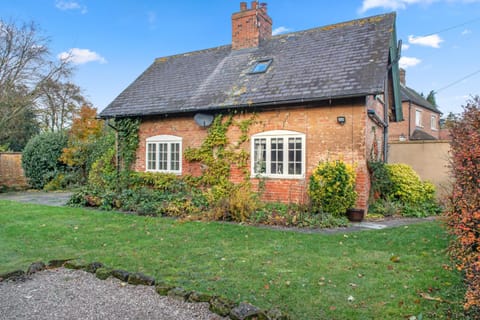 Property building, Day, Garden, Garden view