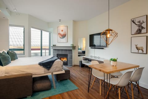 TV and multimedia, Living room, Dining area