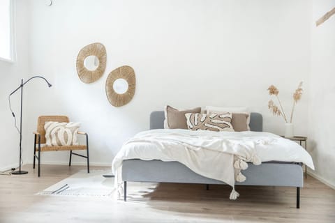 Seating area, Bedroom