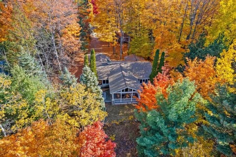 Private Home 2 miles to Downtown Bellaire House in Torch Lake