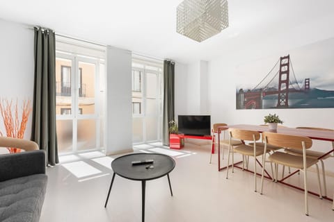 Communal lounge/ TV room, TV and multimedia, Living room, Seating area, Dining area, Evening entertainment